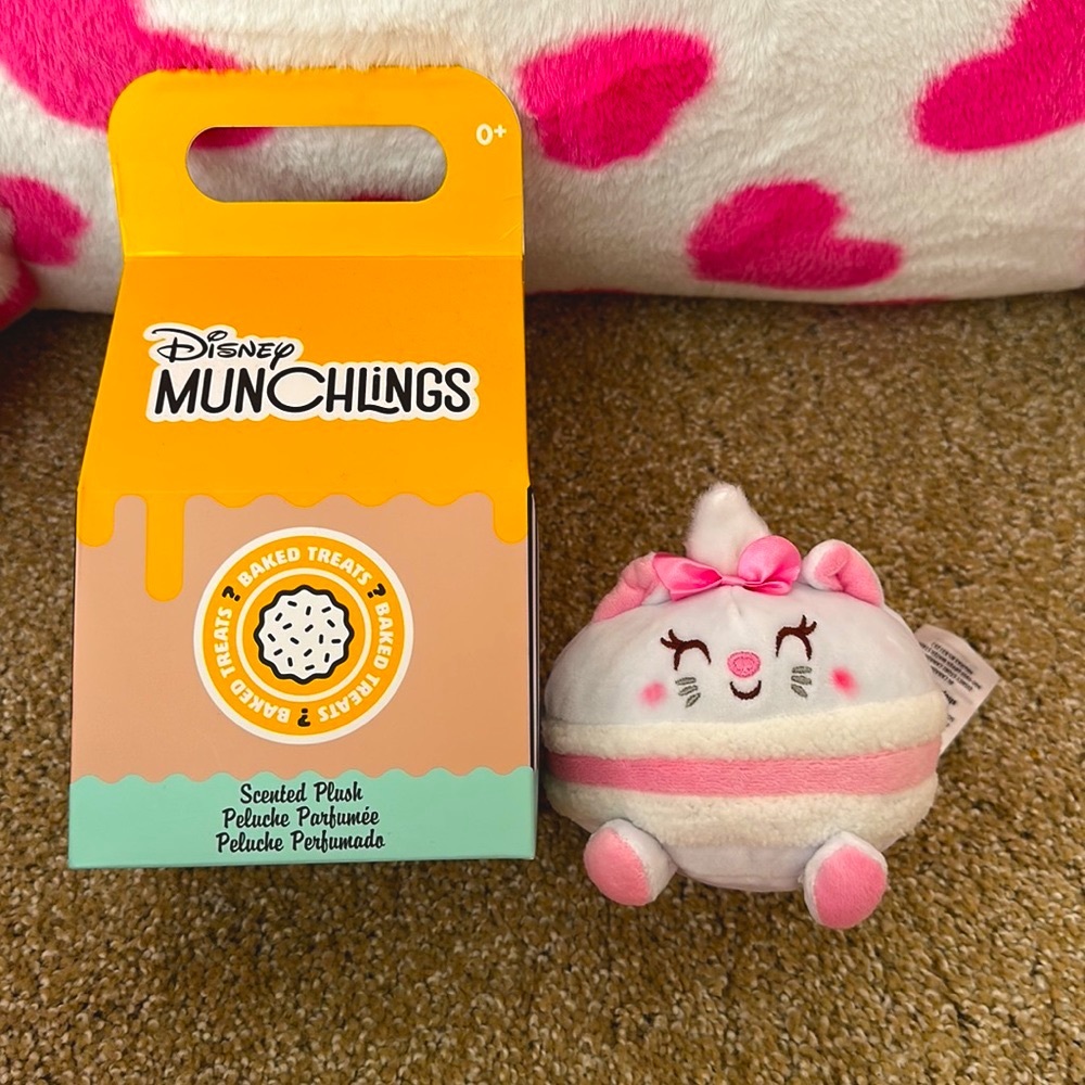 🆕 Disney Munchlings Scented Plush: Marie 🐱